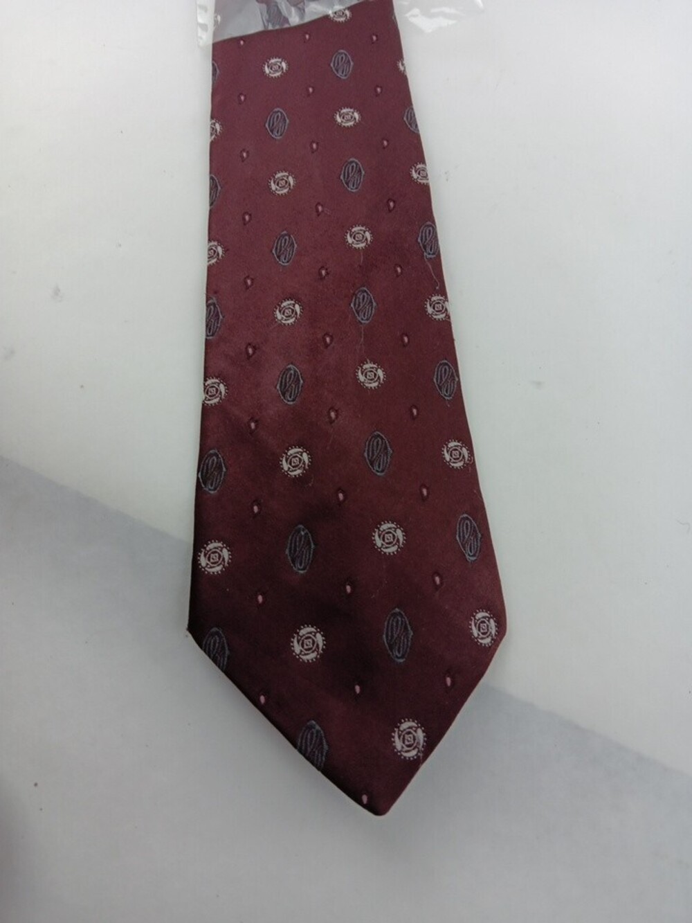 Windridge Mervyns Men's Burgundy With Pattern Polyester And Silk Necktie